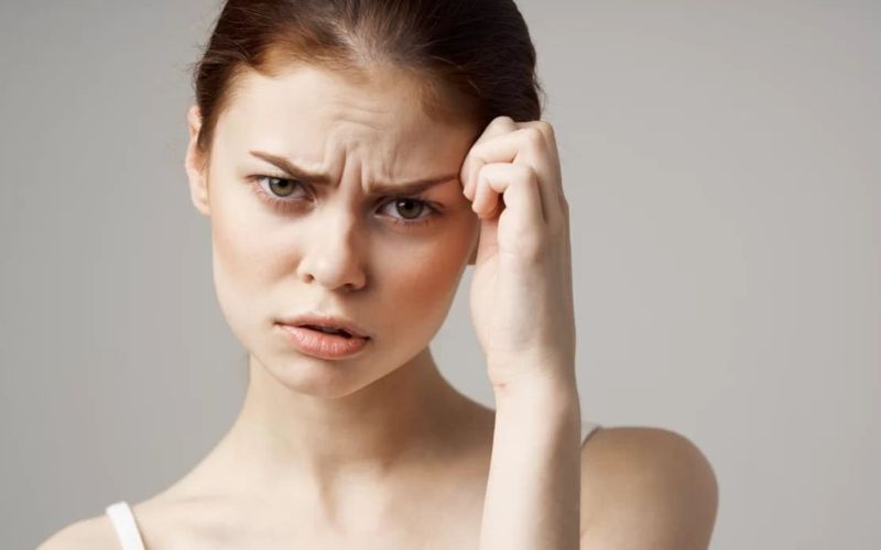 nếp nhăn ấn đường